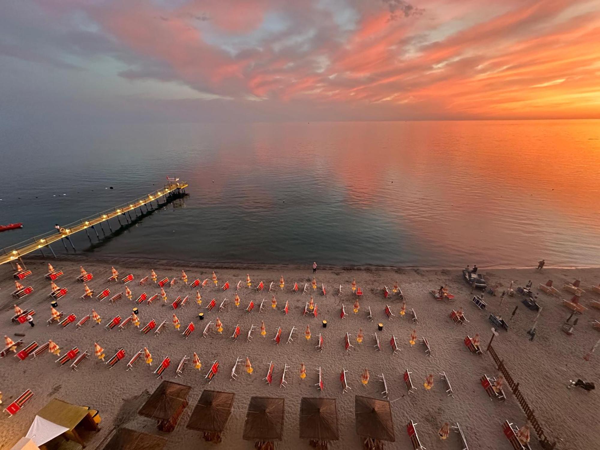Aragosta Hotel Durres Exterior photo