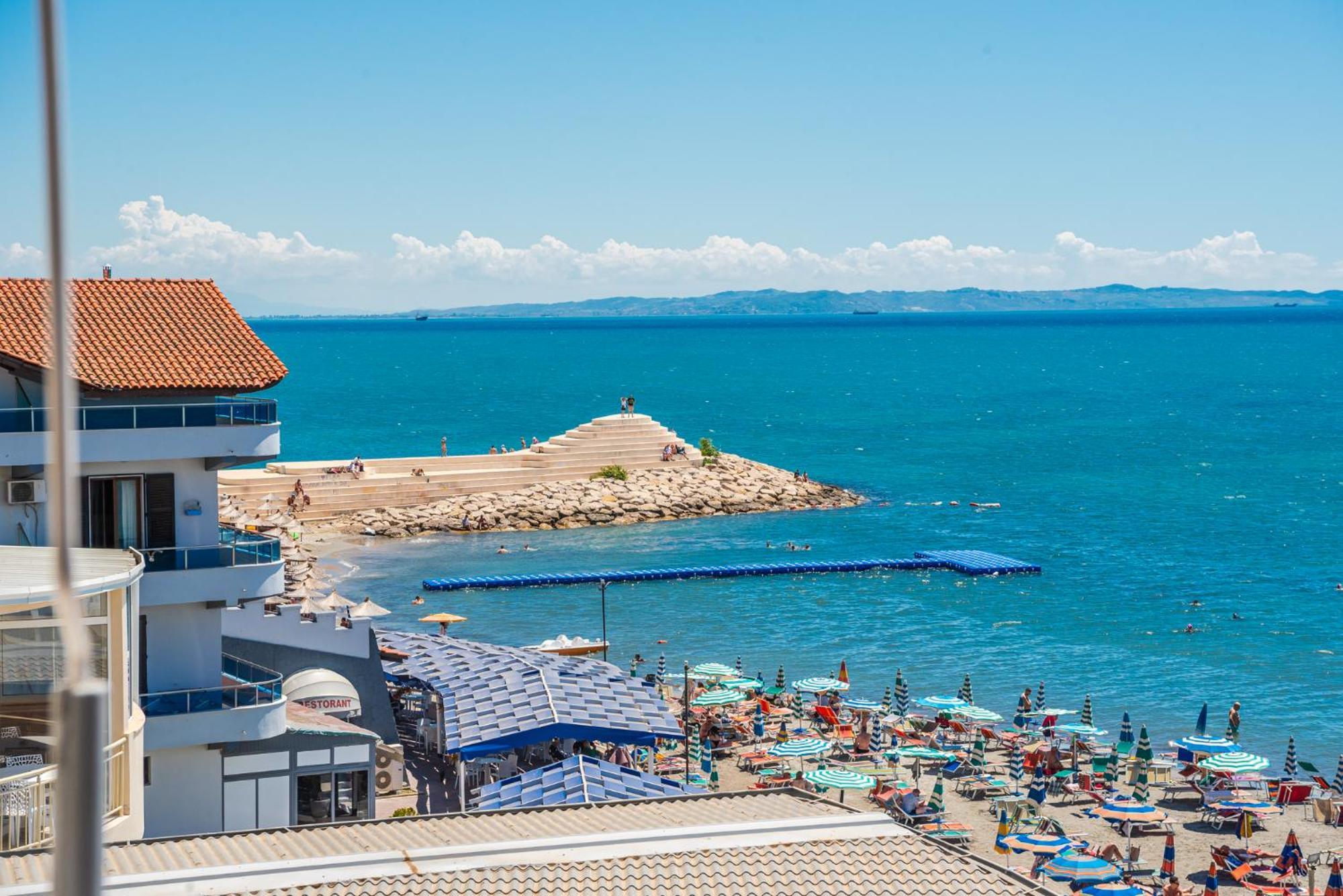 Aragosta Hotel Durres Exterior photo
