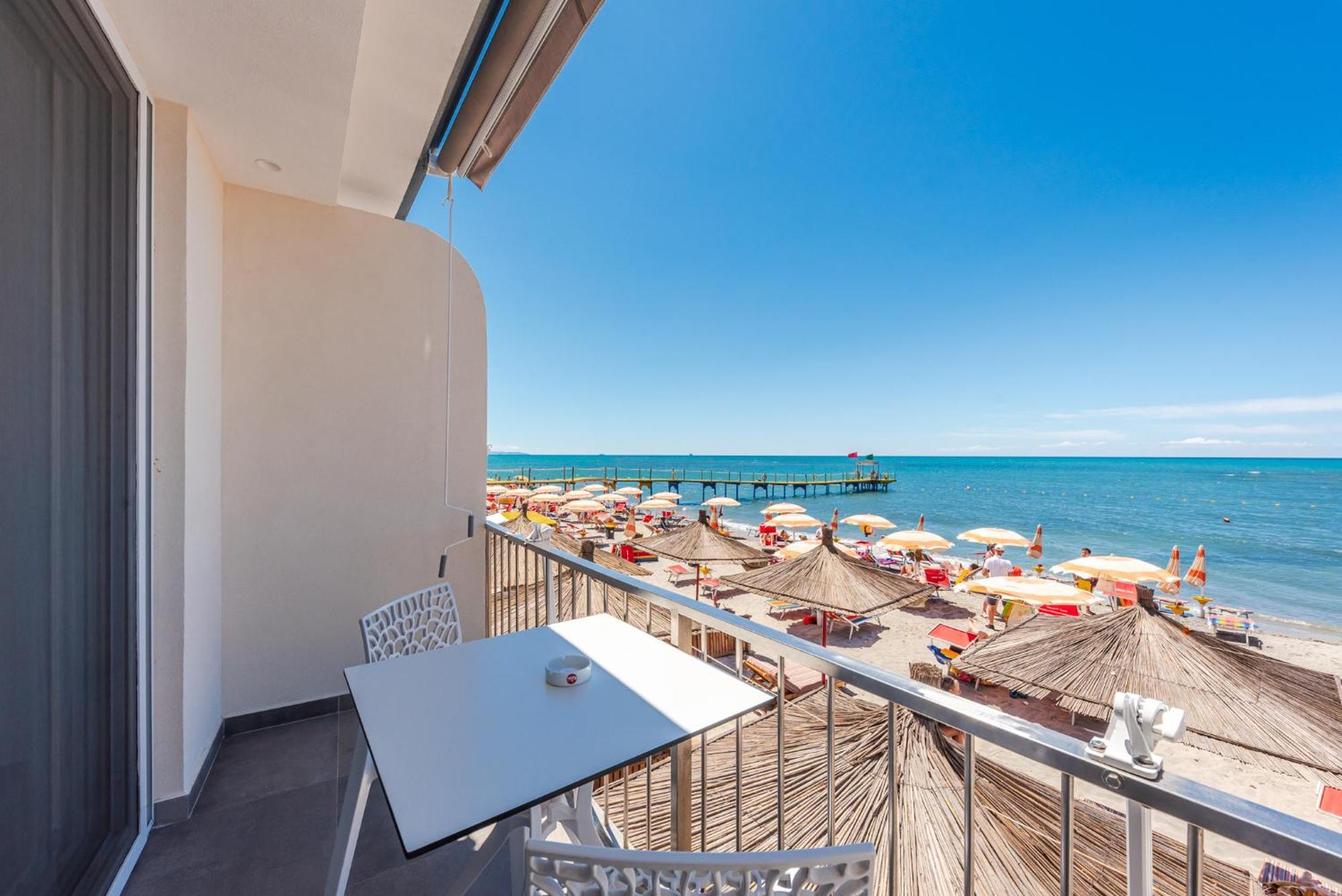 Aragosta Hotel Durres Exterior photo